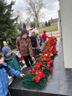 Возложение цветов к памятнику войнов Каратузского района.